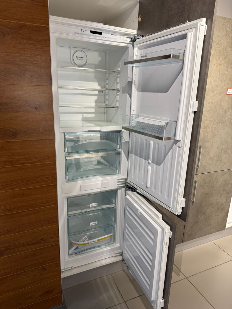 Встраиваемый холодильник MIELE KFN 37682 iD - ракурс 5