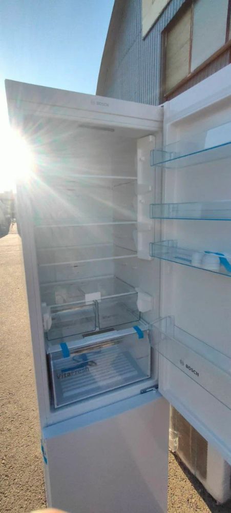 Холодильник BOSCH KGN 39XW30U - ракурс 3
