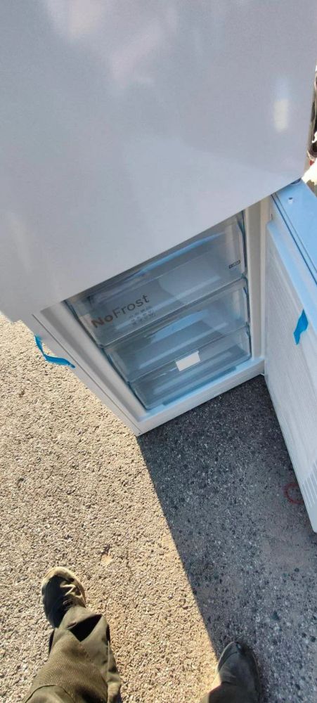 Холодильник BOSCH KGN 39XW30U - ракурс 4