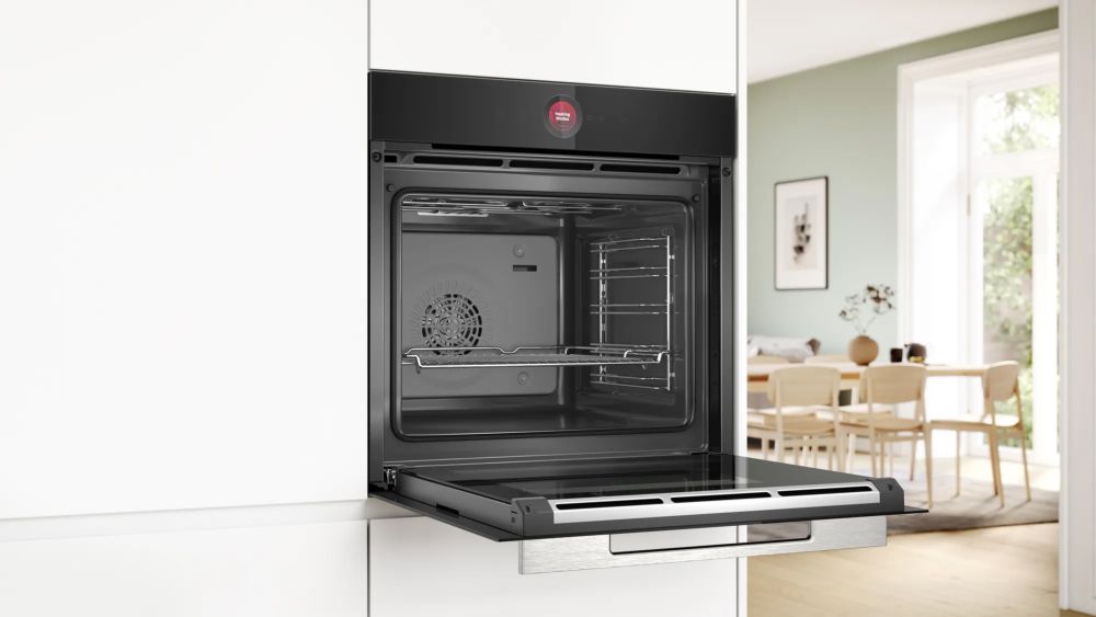 Электрический духовой шкаф BOSCH HBG 7341B1 - ракурс 4