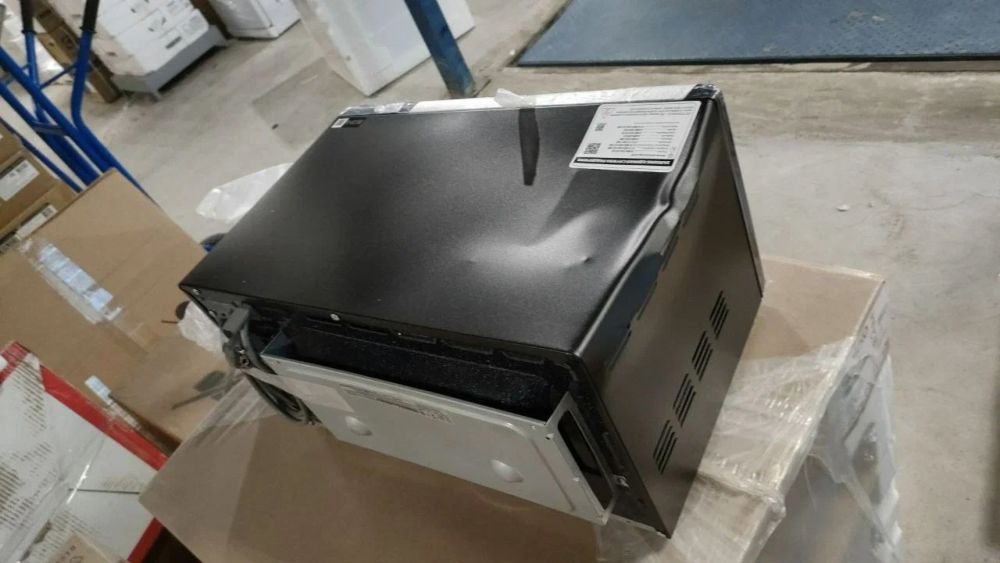 Микроволновая печь SAMSUNG MG23K3513AK - ракурс 2