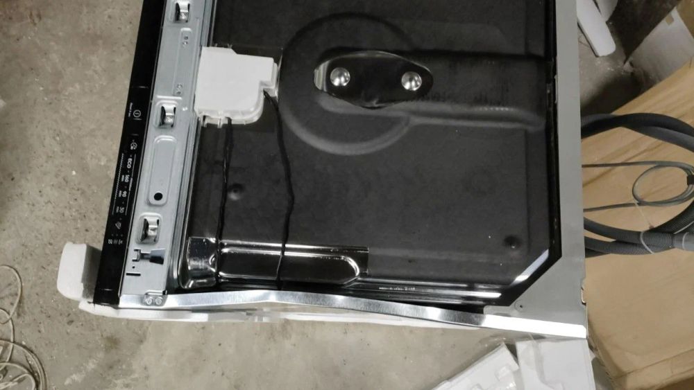 Посудомоечная машина полновстраиваемая 60 см ELECTROLUX EEA 17200L - ракурс 5