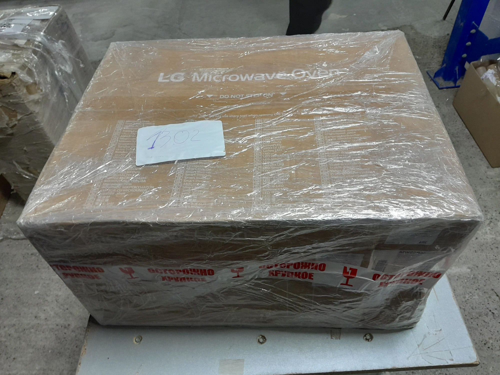 Микроволновая печь LG MW 25R35GISW - ракурс 5