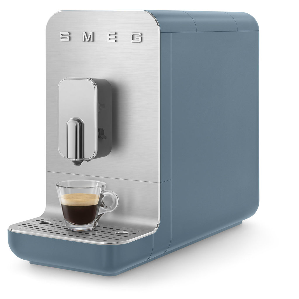 Автоматическая кофемашина SMEG BCC 13SBMEU - ракурс 10