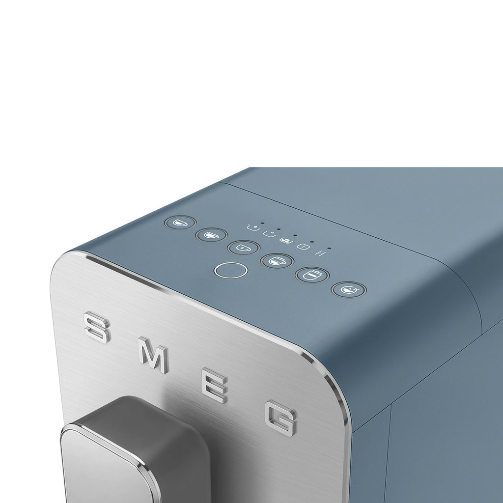 Автоматическая кофемашина SMEG BCC 13SBMEU - ракурс 5