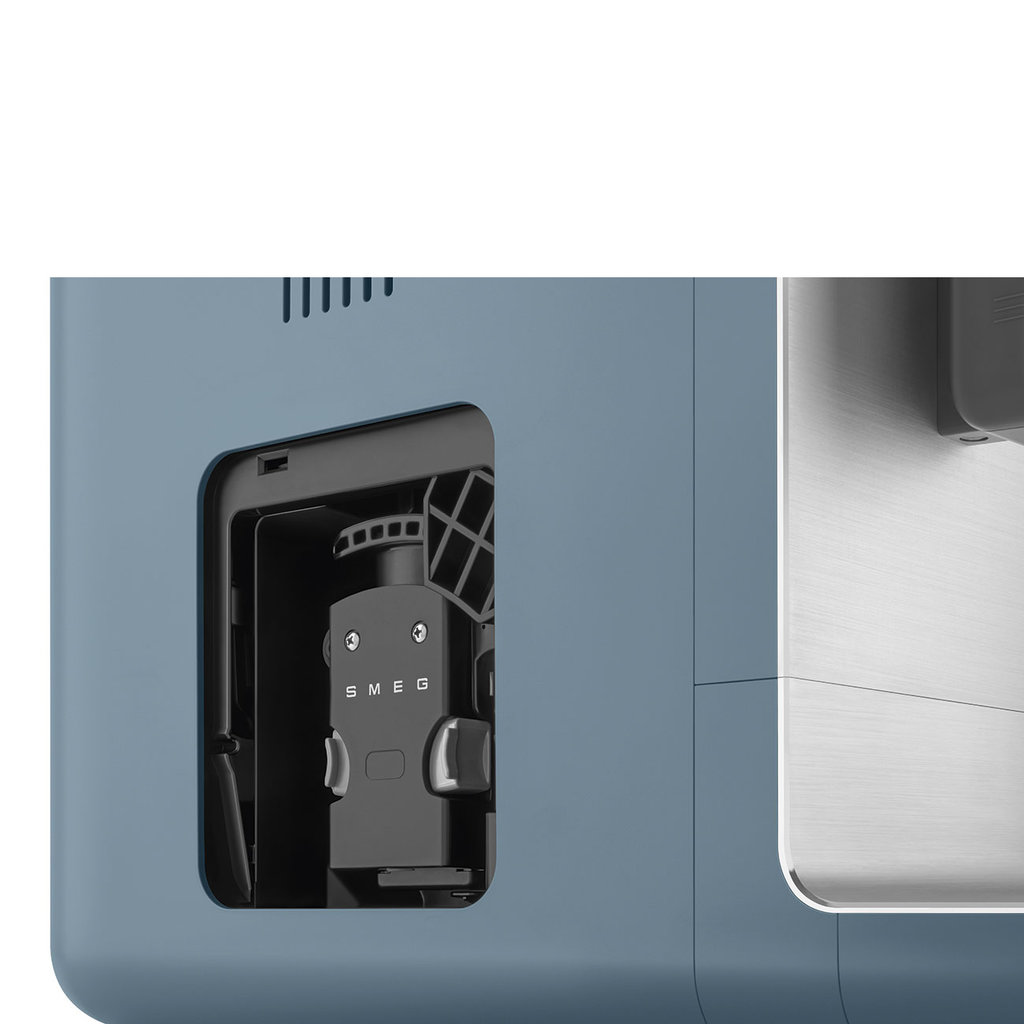 Автоматическая кофемашина SMEG BCC 13SBMEU - ракурс 7