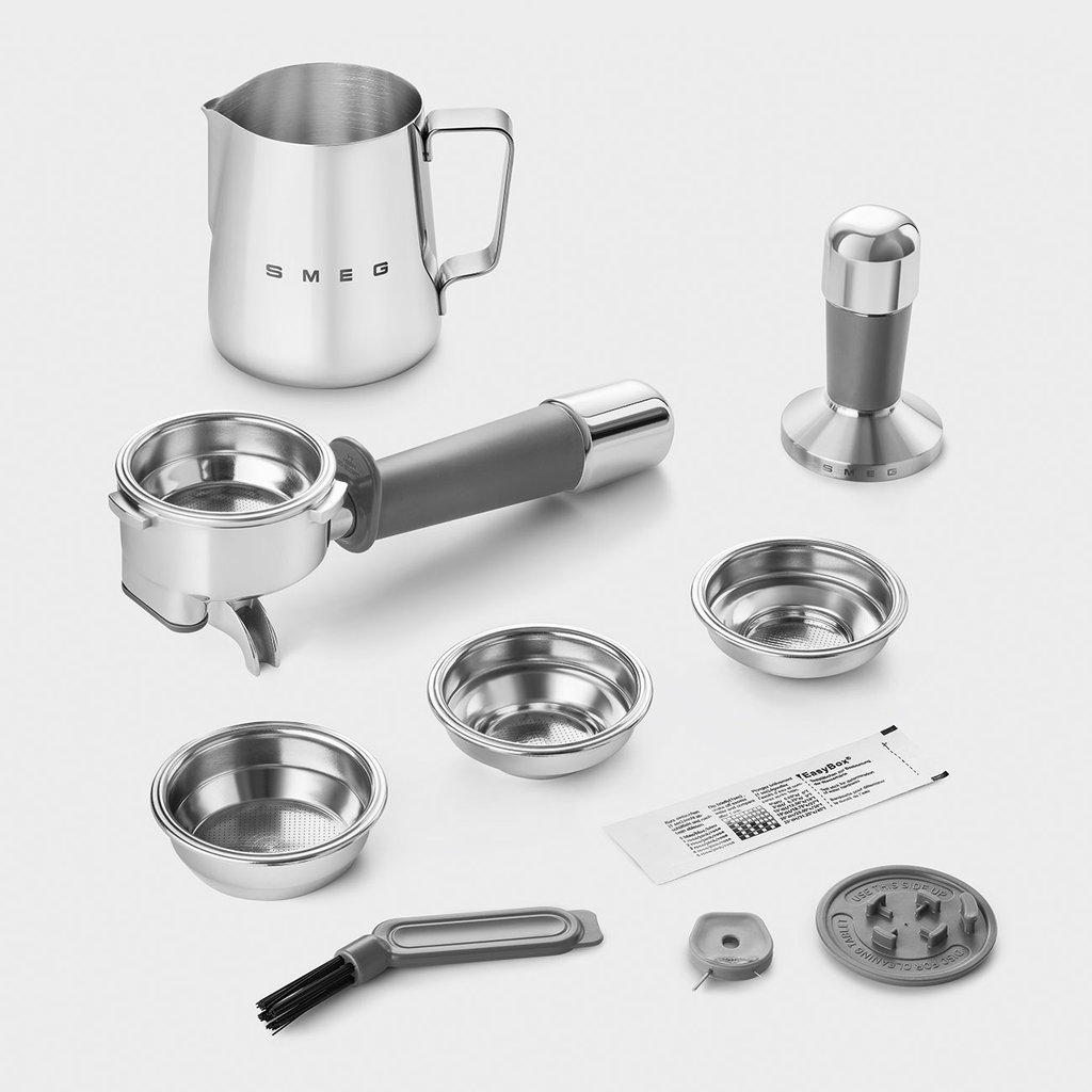 Автоматическая кофемашина SMEG EGF 03BLMEU - ракурс 10