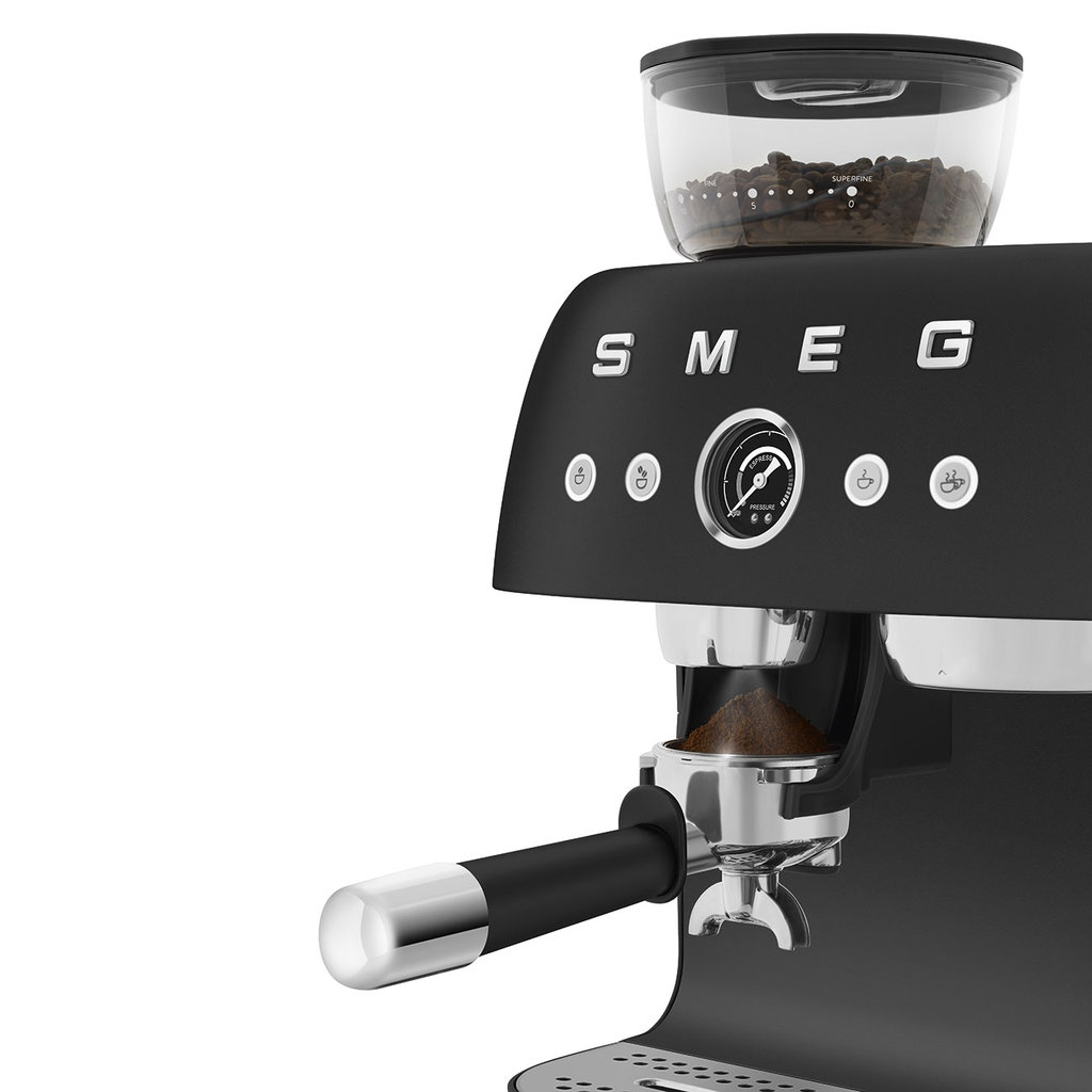Автоматическая кофемашина SMEG EGF 03BLMEU - ракурс 6