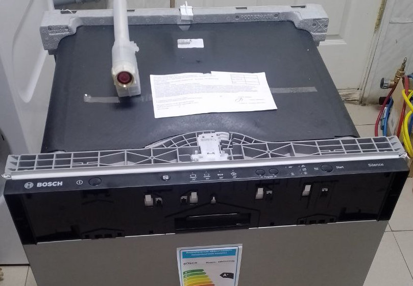 Встраиваемая посудомоечная машина BOSCH SMV 24AX00K - ракурс 2
