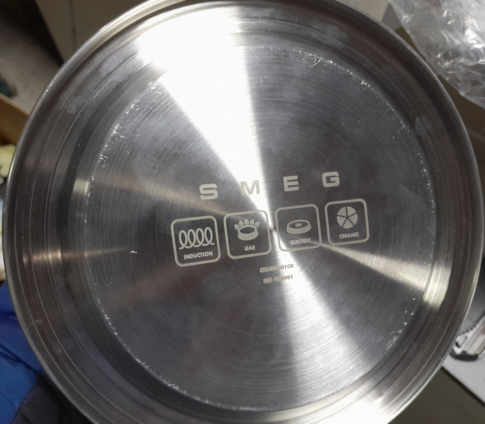 Чайник SMEG CKLW 2001CR - ракурс 2