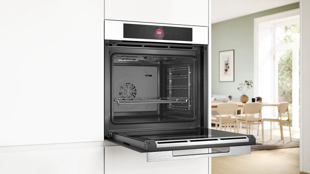 Электрический духовой шкаф BOSCH HBG 7341W1 - ракурс 3