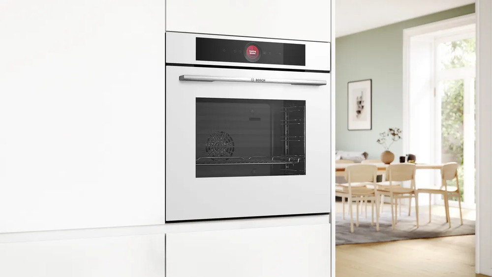 Электрический духовой шкаф BOSCH HBG 7341W1 - ракурс 5