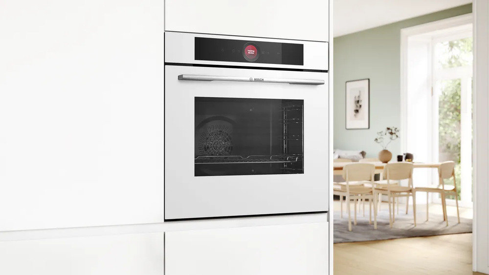 Электрический духовой шкаф BOSCH HBG 7741W1 - ракурс 5