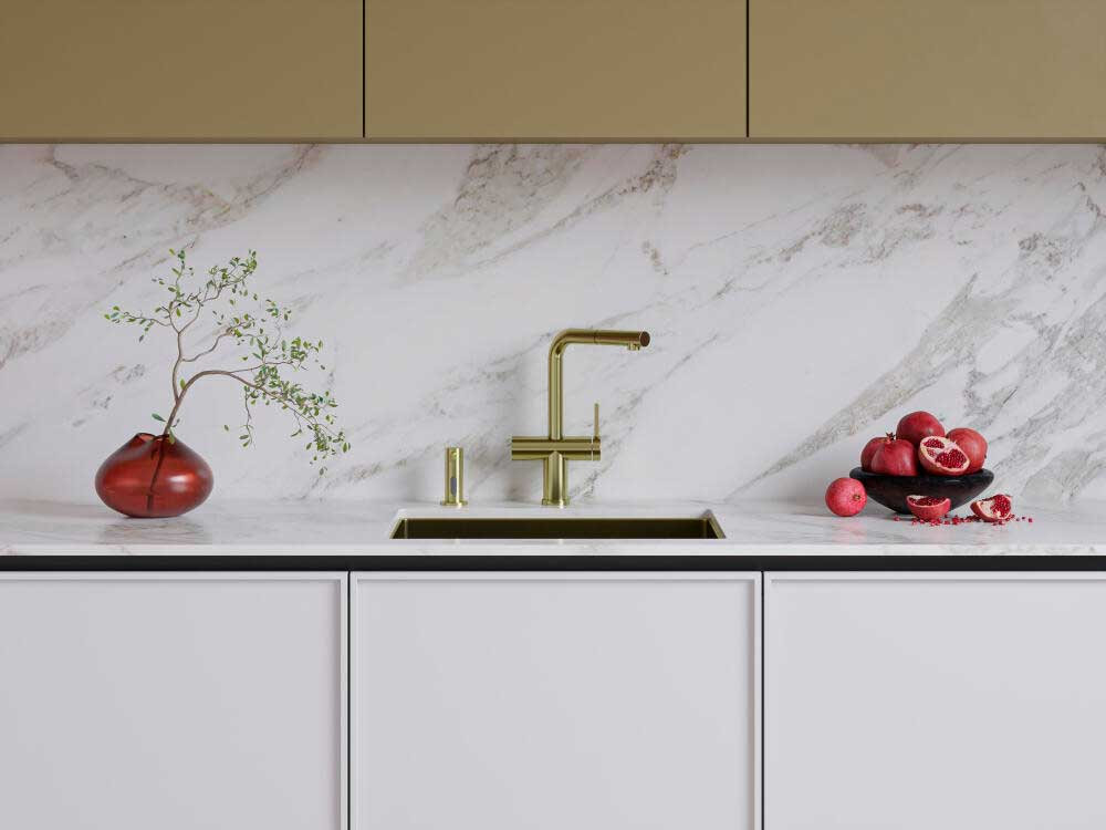 Смеситель для кухни OMOIKIRI Karatsu-S-LG (4994612) - ракурс 2