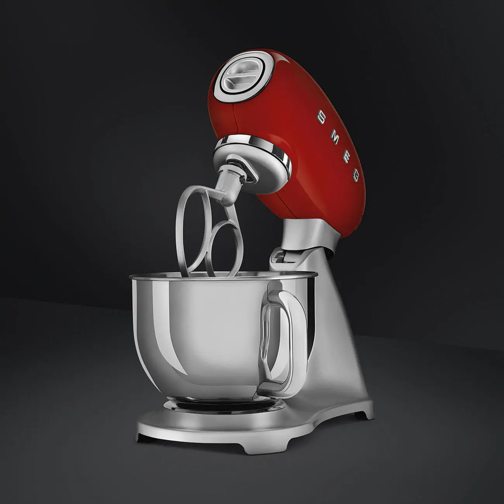 Миксер SMEG SMF 02RDEU - ракурс 4