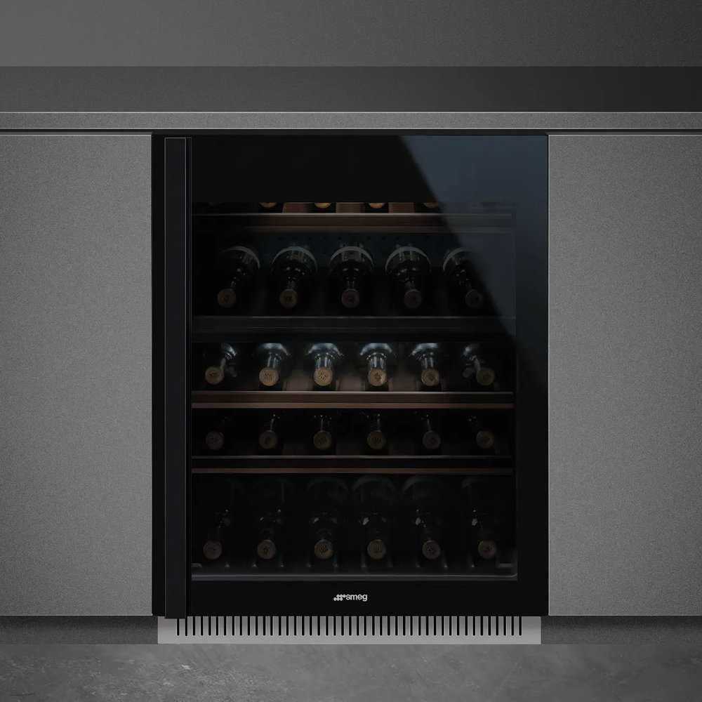 Холодильный шкаф для вина SMEG CVI 638RN1 - ракурс 2